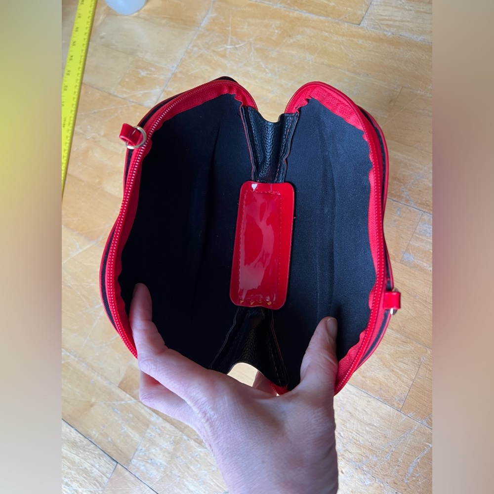Red Lip-Shaped Women's purse Betsy Johnson vintage - Picture 15 of 16